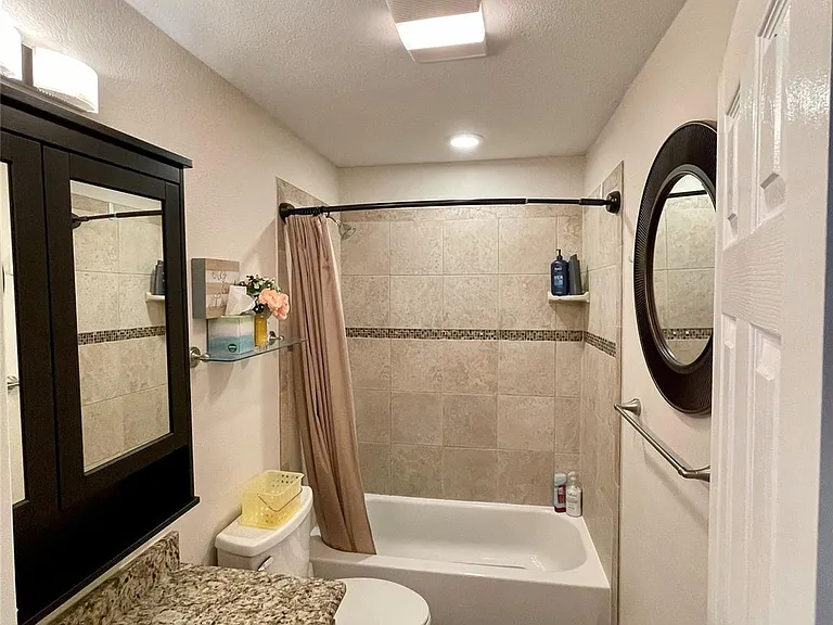 817 Bullock St — Photo 10