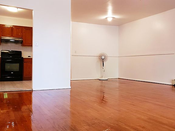 5th image of 148 Bay 25th St APT 3