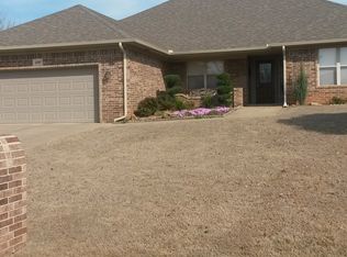 2107 Lakewood Dr, Chickasha, OK 73018