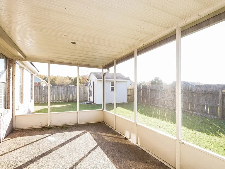 115 Winding Creek Dr — Photo 9