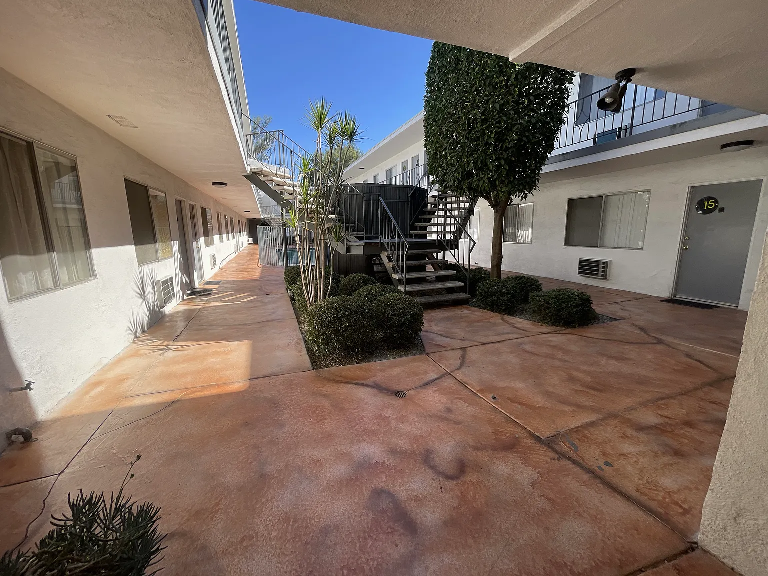 7444 Haskell Ave — Photo 4
