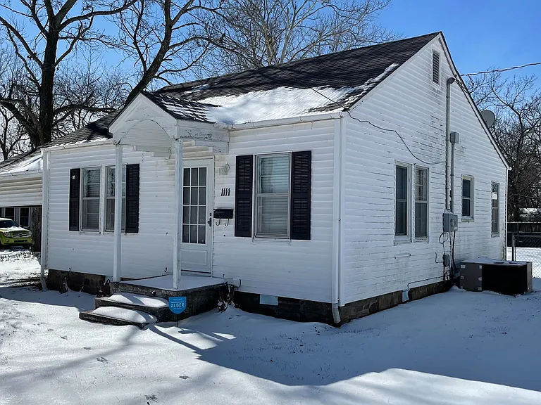 1111 Seminary Ave — Photo 5