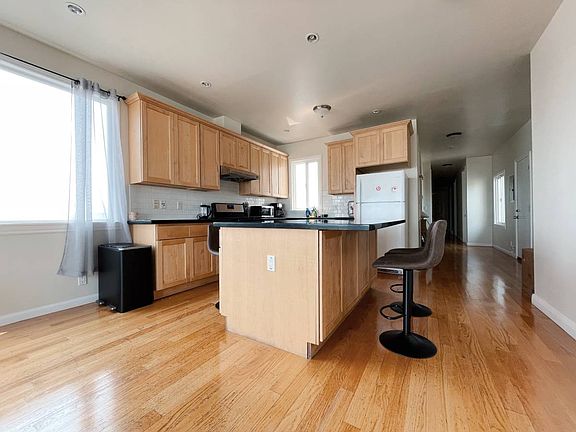 5th image of 3735 Anza St APT 3