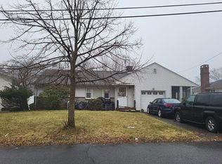 910 Lakeside Dr, Rahway, NJ 07065