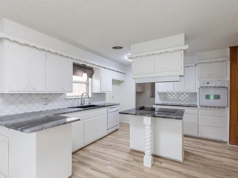 3409 High Meadows Dr — Photo 14