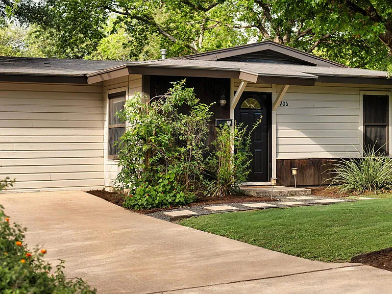 206 E Skyview Rd — Photo 7