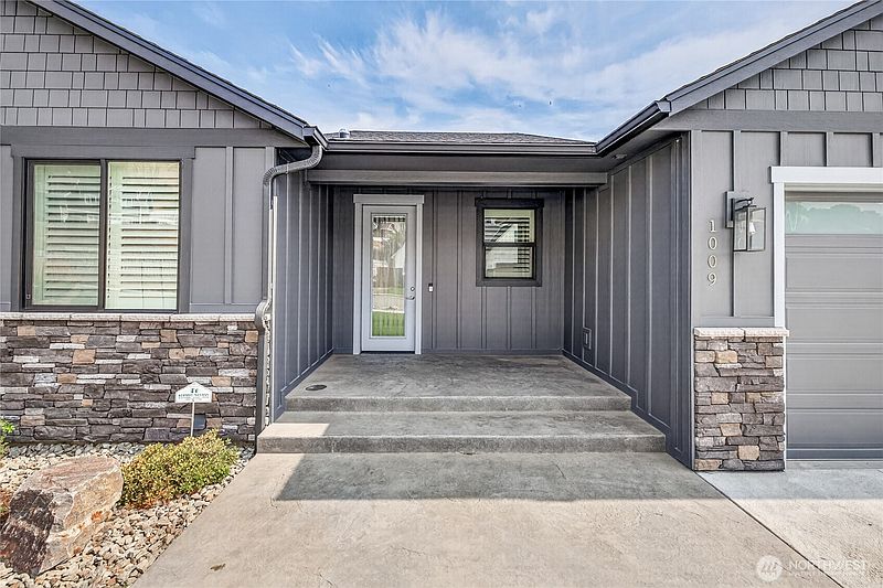 4th image of 1009 Mountain Springs Drive