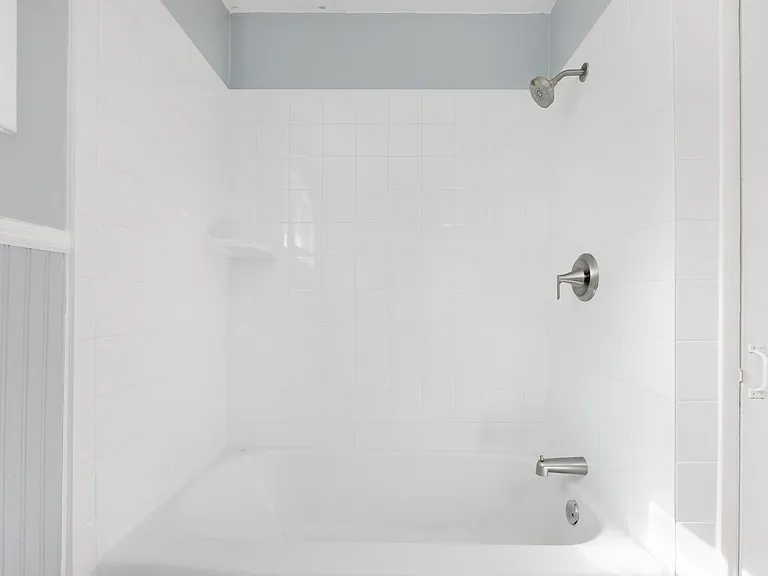 301 Wygoda Cir — Photo 2
