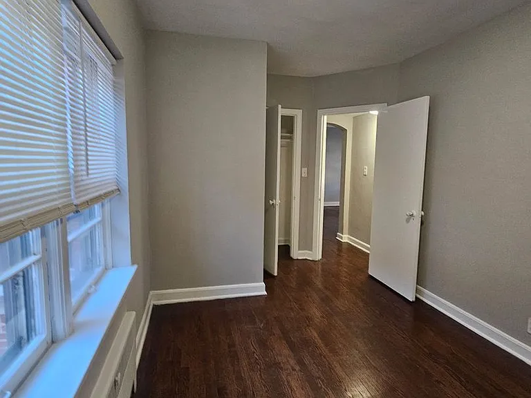 5425-33 W Martin Dr — Photo 18