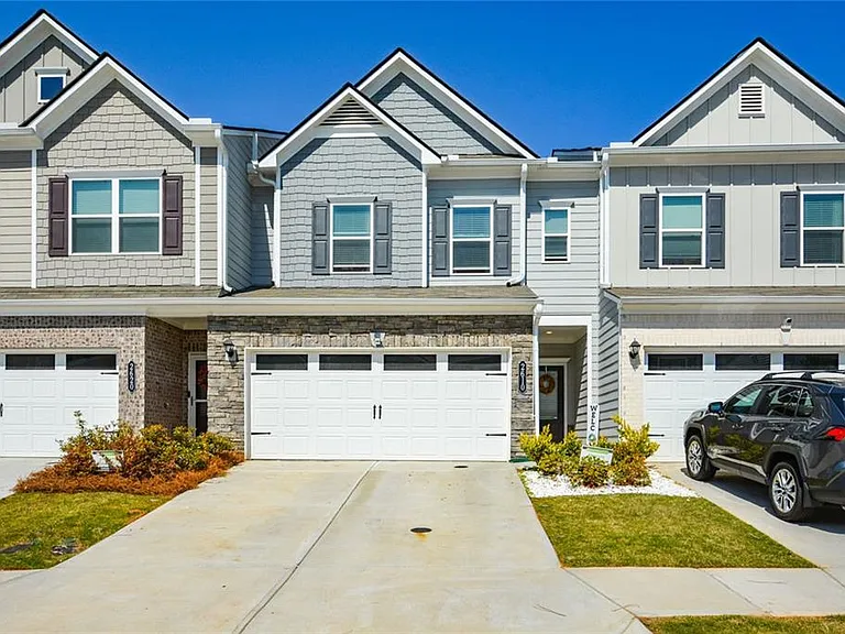 2610 Ravencliff Dr — Photo 1
