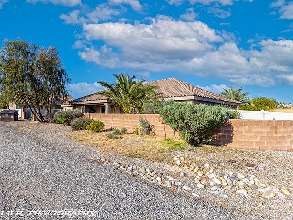 2nd image of 928 N Saguaro Dr