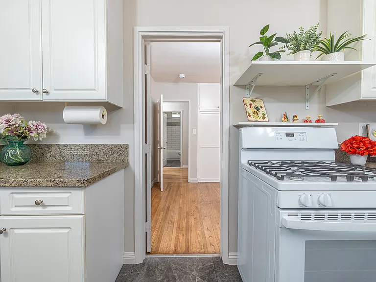 521 E Date St — Photo 18