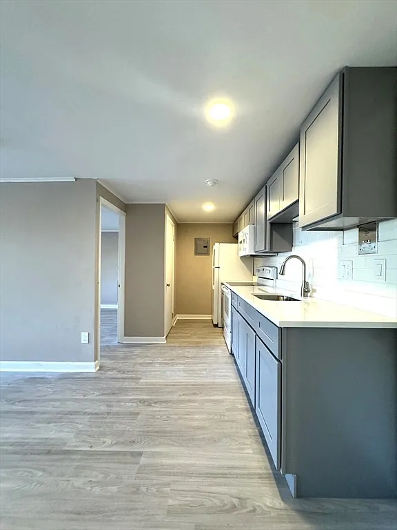 1 bed, 1.0 bath, 699 sqft, $1,800 — Photo 2