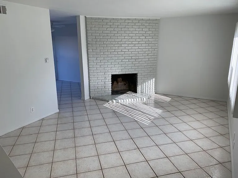 19905 Derbyshire Ln — Photo 2