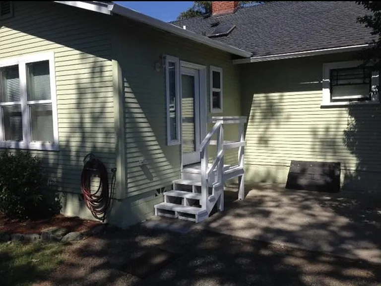 1002 NW Lawnridge Ave — Photo 10