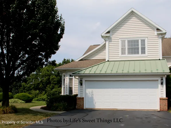 501 Thackeray Close, Moosic, PA 18507