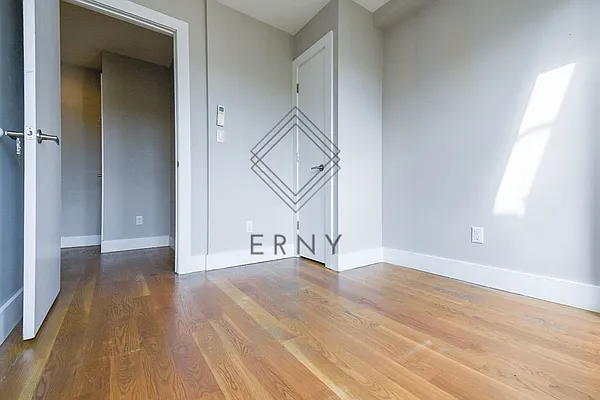 Rented by ERNY LLC | media 4