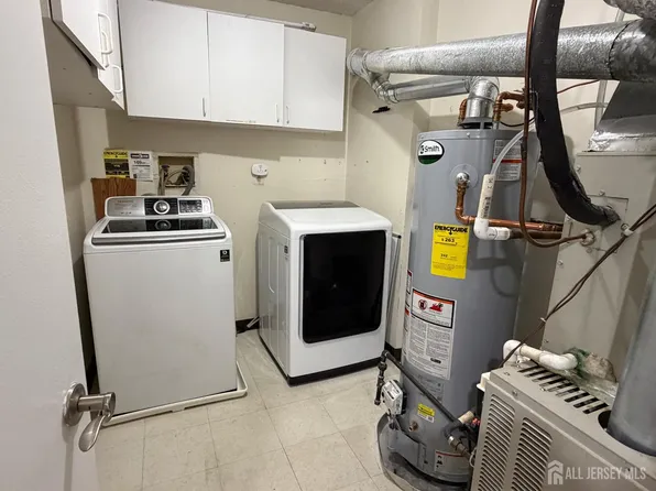 407 Lancaster Ct #2F, Piscataway, NJ 08854