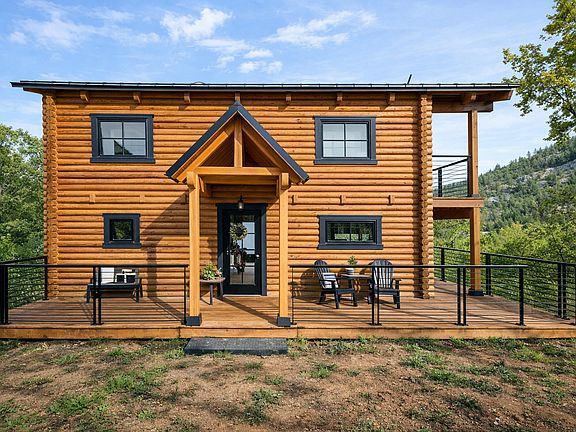 2nd image of 1134 Maple Ln