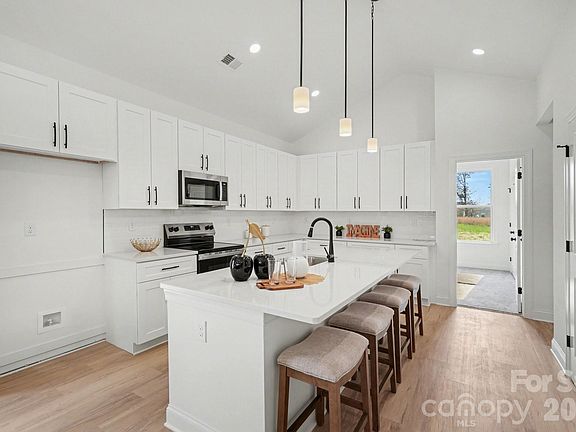 4th image of 1706 Chapman Ave