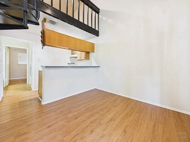 1905 San Gabriel St #206 — Photo 4
