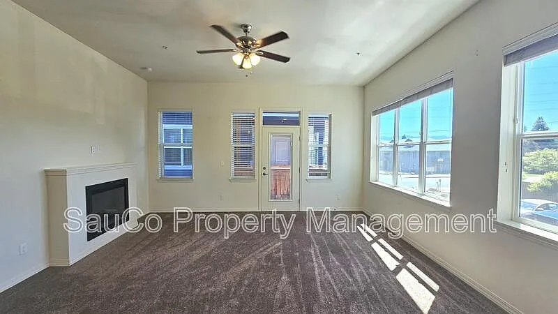 1 bed, 1.0 bath, 632 sqft, $1,400 — Photo 3