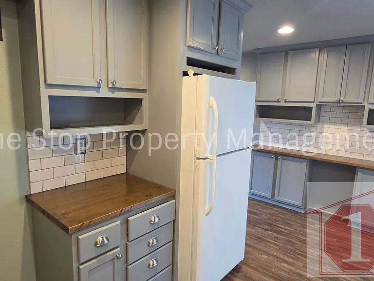 608 NE Florence Ave #A — Photo 8
