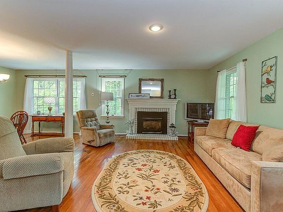 3rd image of 38 Hidden Creek Dr