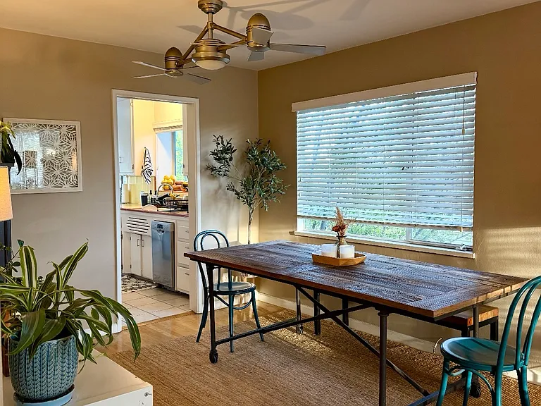 204 Termino Ave #B — Photo 5