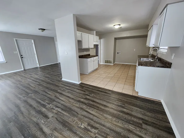 4653 Carolina St — Photo 10