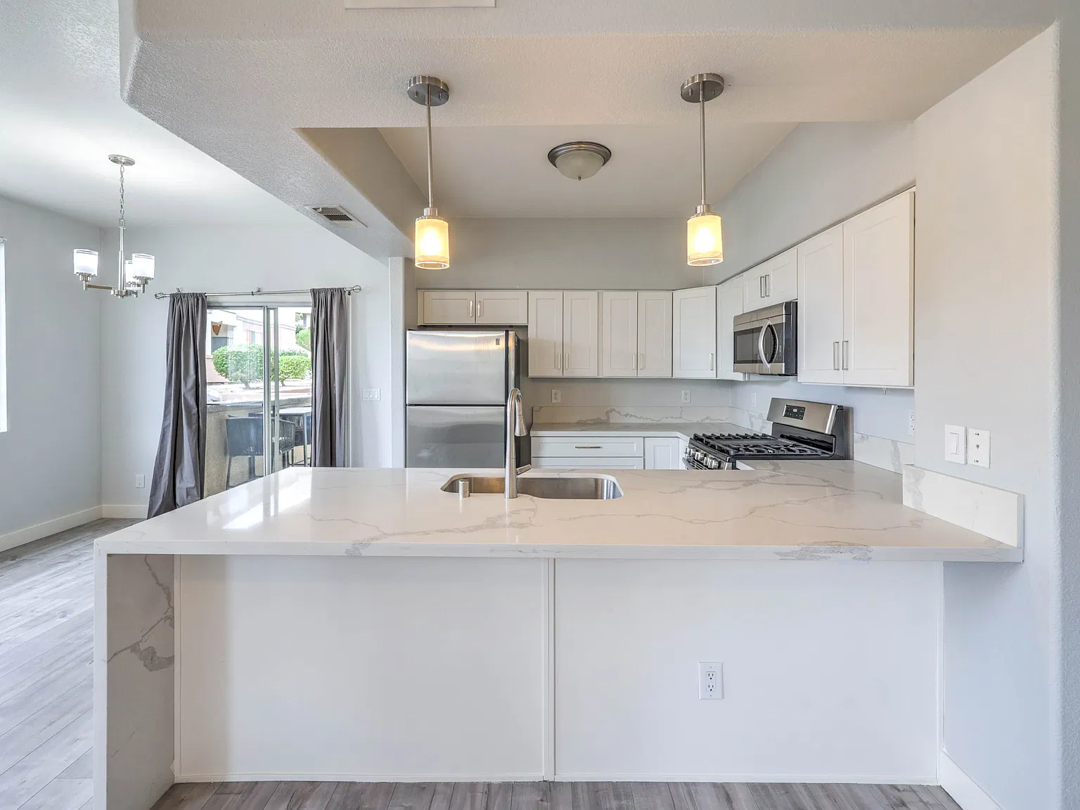 3 bed, 1265 sqft, $1,745 — Photo 2
