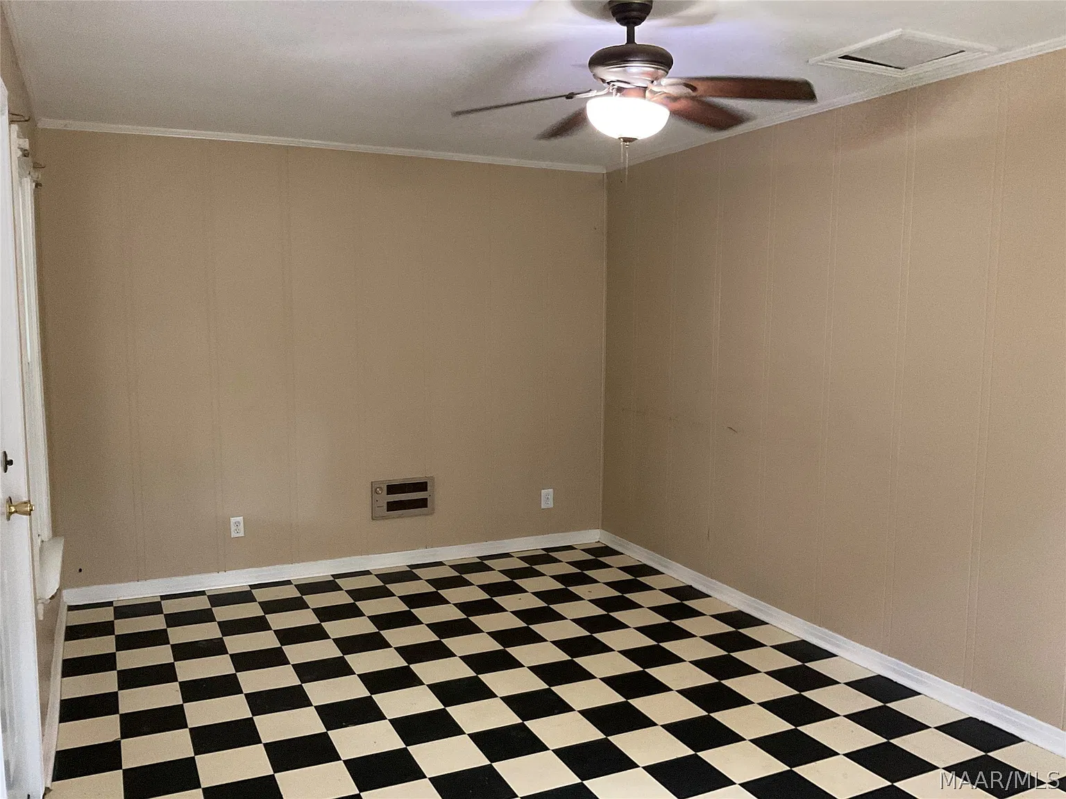 2 bed, 1.0 bath, 1204 sqft, $850 — Photo 2