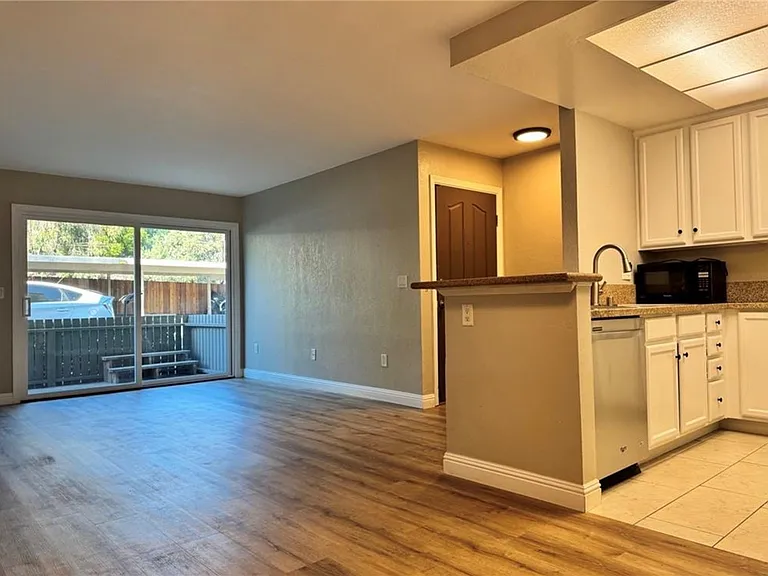 432 Edgehill Ln #95 — Photo 2