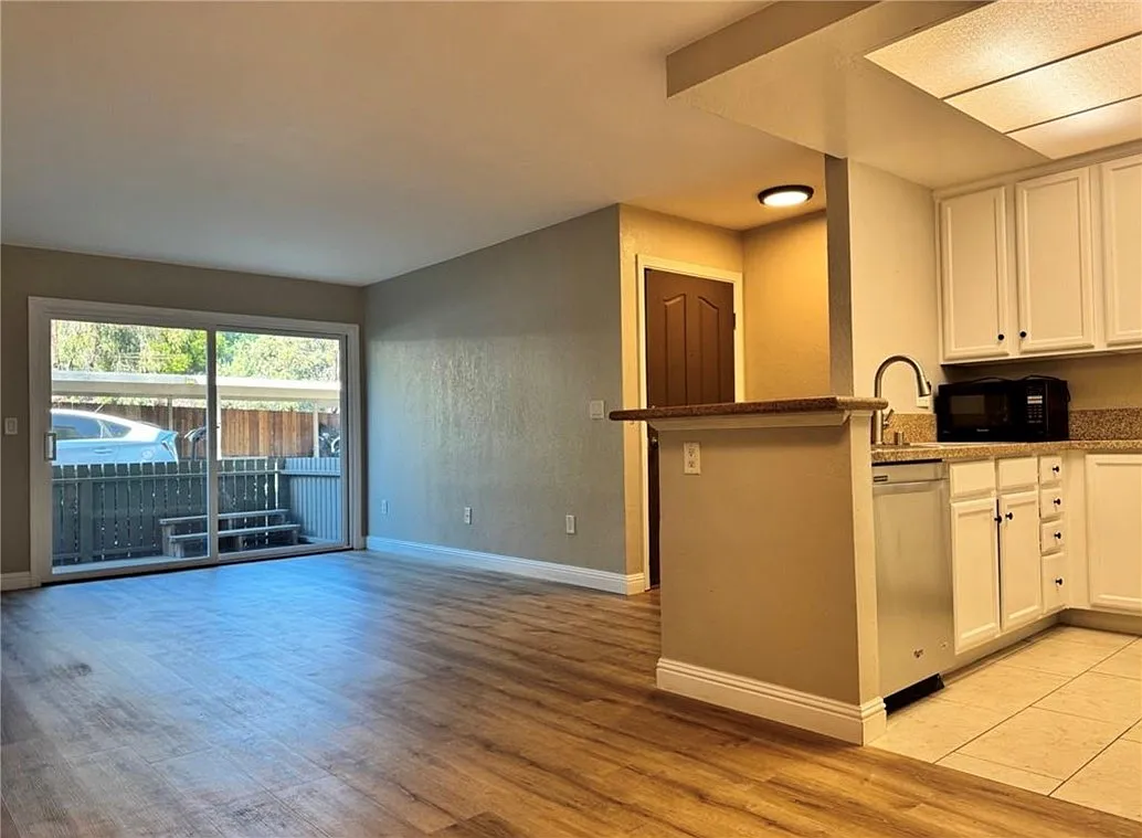 Building Photo - 432 Edgehill Ln #95