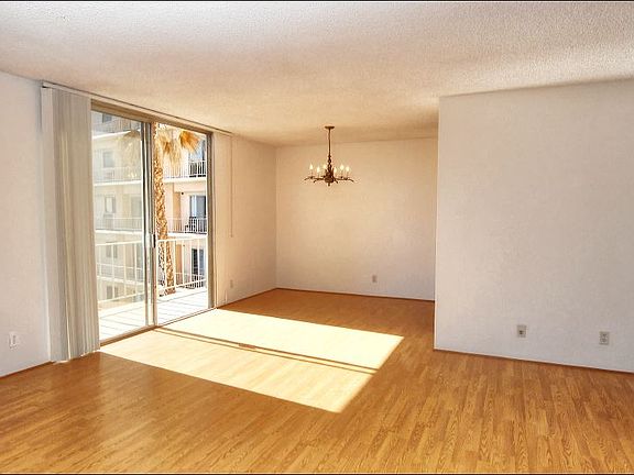 4th image of 100 S Doheny Dr APT 511