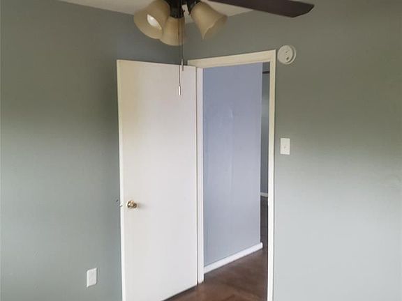 3rd image of 1407 Carroll Oliver Way #10