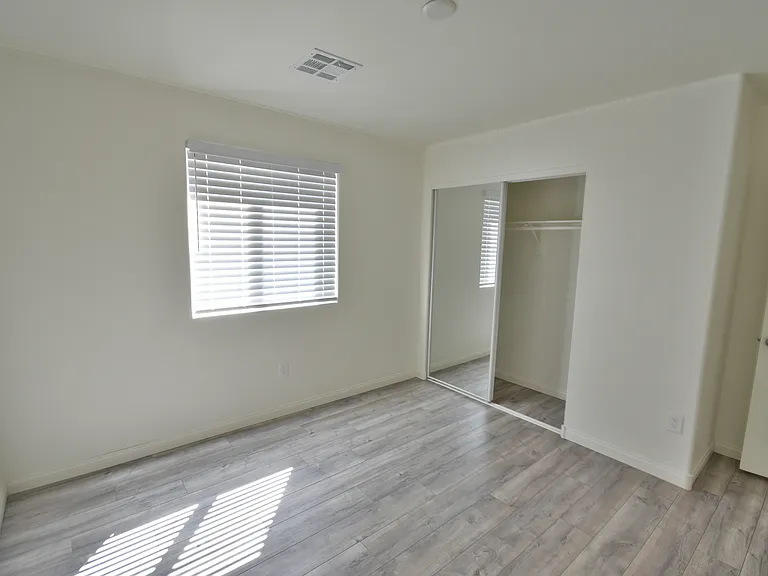 3041 Lake Como Ave — Photo 24