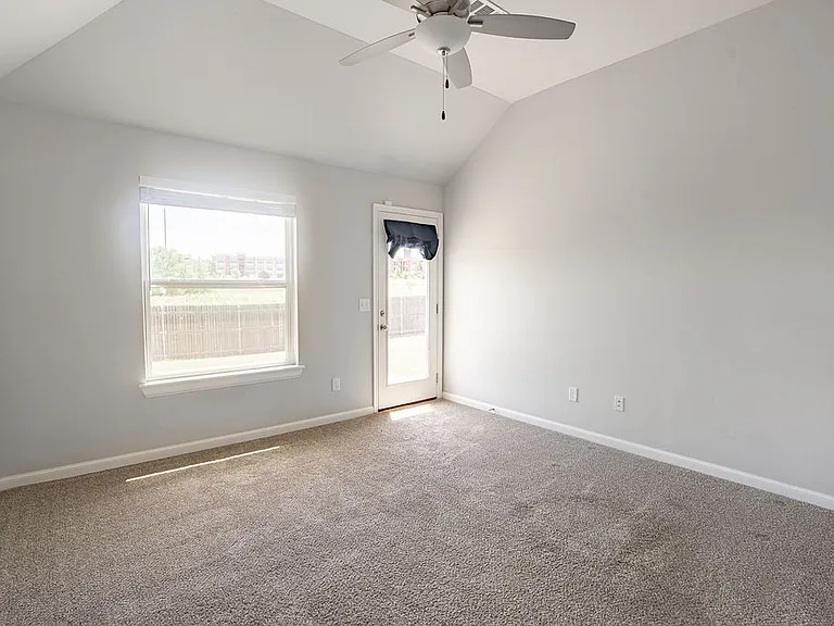 15708 Vermillion Dr — Photo 8