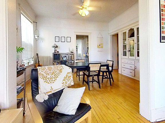 4th image of 1015 W School St #1