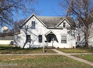 418 Cherry St, Grand Forks, ND 58201