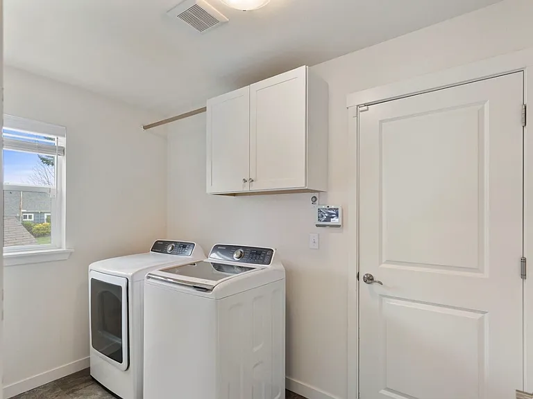 744 Courage Ct SE — Photo 18