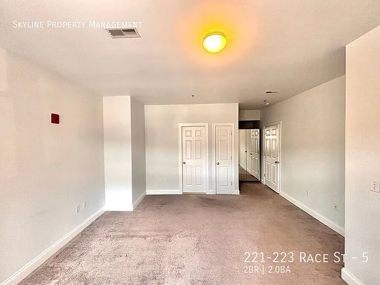 221-223 Race St #5 — Photo 12