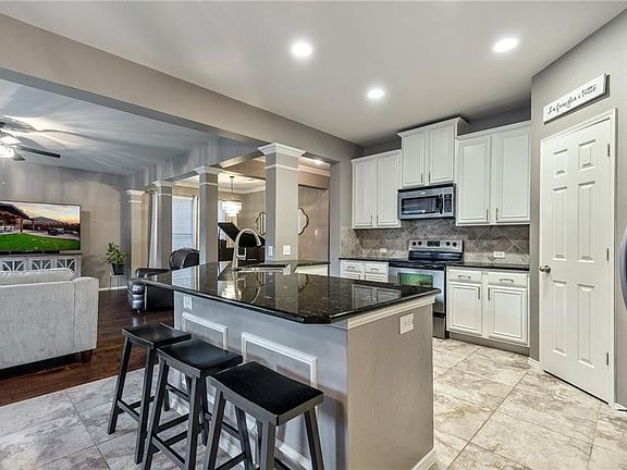 3rd image of 2822 Pecan Grove Dr #2