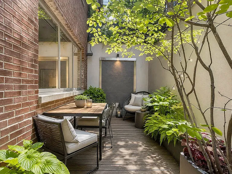 420 W 25th St #1M — Photo 1