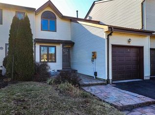 5 Holly Ct, Flemington, NJ 08822