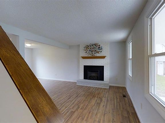 2nd image of 40 Coachlight Cir