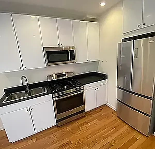 559 W 188th St #11 — Photo 5