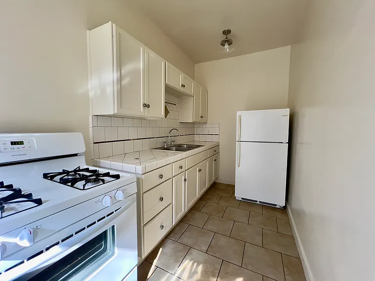 105 S Commonwealth Ave #6 — Photo 5