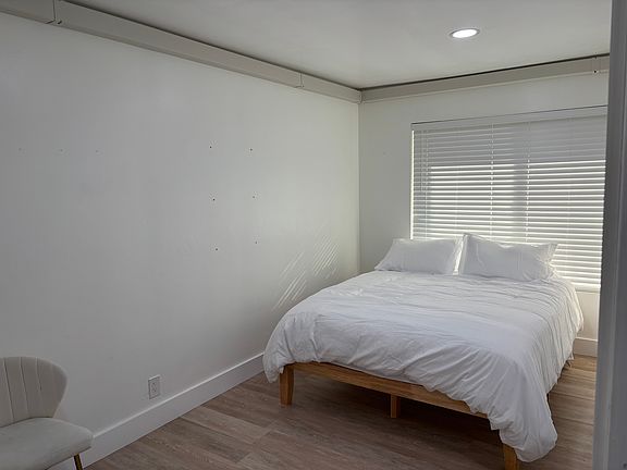 4th image of 1525 E 2nd St APT 5