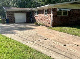 763 S Riverview Ave, Derby, KS 67037
